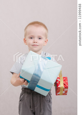 The boy gave gifts 11999488