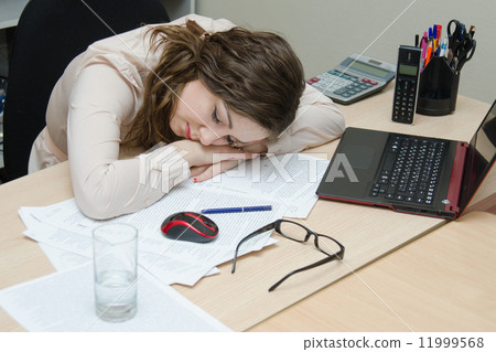 ffice worker asleep on the job in office 11999568
