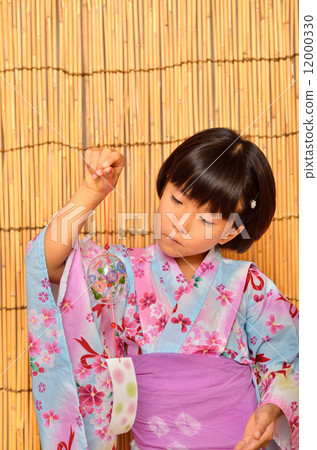 Yukata girl (Yoshida, wind chimes) Yukata girl (Yoshida, wind chimes) 12000330