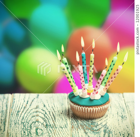 Birthday cupcake 12001925