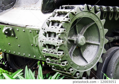 vintage old tank wheels close up 12003051