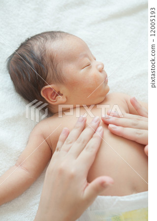 1 month old baby 12005193