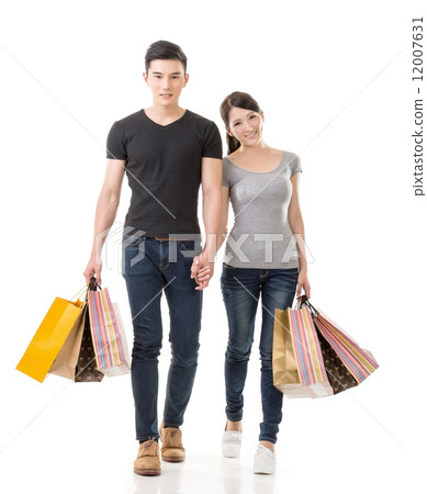 Asian couple shopping Asian couple shopping 12007631