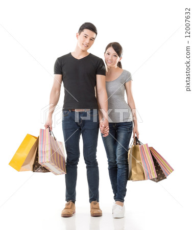 Asian couple shopping Asian couple shopping 12007632