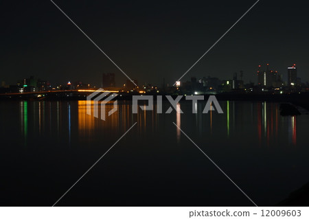 漂浮在近畿河的彩虹 漂浮在近畿河的彩虹 12009603