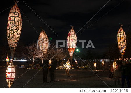 海島公園的巨大的燈籠Arashiyama花光路的 海島公園的巨大的燈籠Arashiyama花光路的 12011468