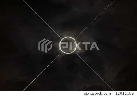 環形日食 12012192