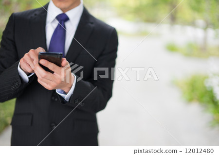 Male businessman smaho smartphone operation 12012480