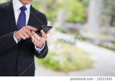 Male businessman smaho smartphone operation 12012483