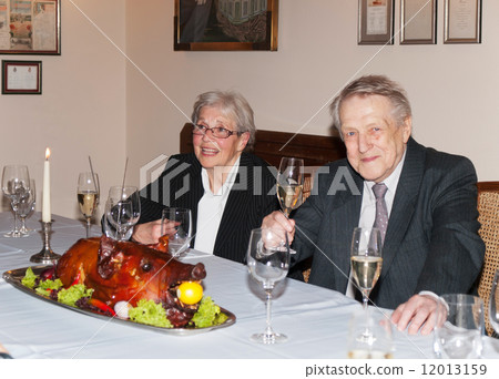 Proposing a birthday toast 12013159