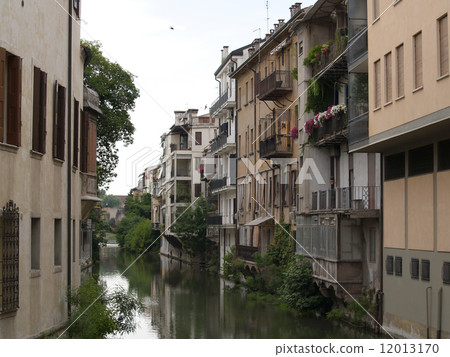 Canal on river Bacchiglione in Padua 12013170
