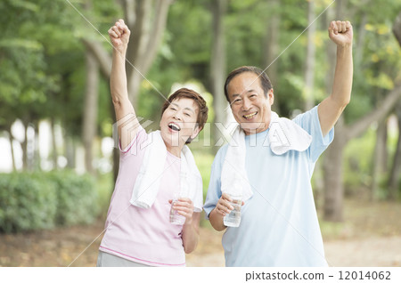 Senior couple doing running 12014062