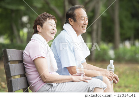 Senior couple doing running 12014141