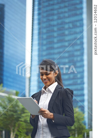 Woman in the City 12014602