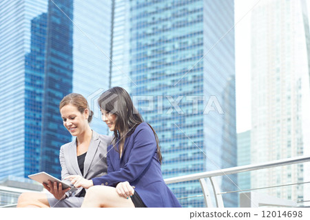 Working Together in the City 12014698