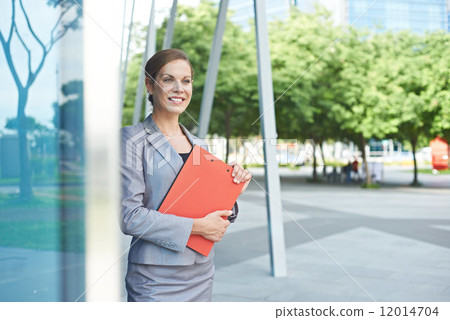 Lady in the City 12014704