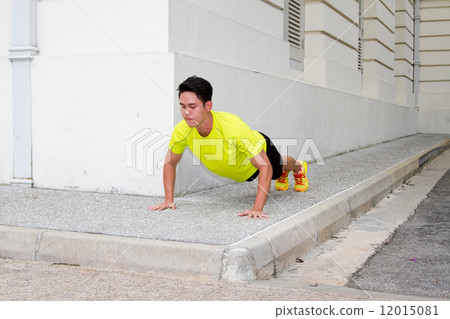 Man Push Up 12015081
