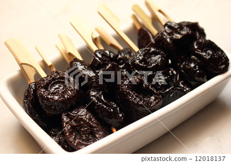 prune prune 12018137