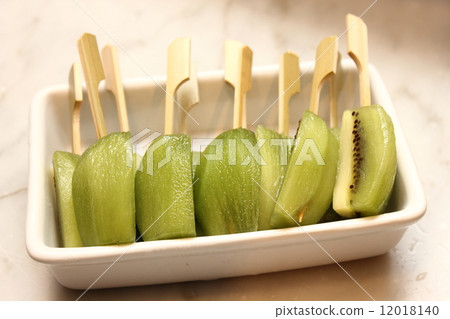 kiwi fruits on skewers in white cup. kiwi fruits on skewers in white cup. 12018140