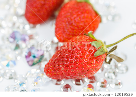 red stawberry on dimond 12019529