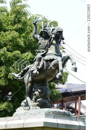The horse statue of Yoshisada Nitta (Keio Line · Rotary of Minobaruhara station / Katamachi, Fuchu city, Tokyo) 12021863