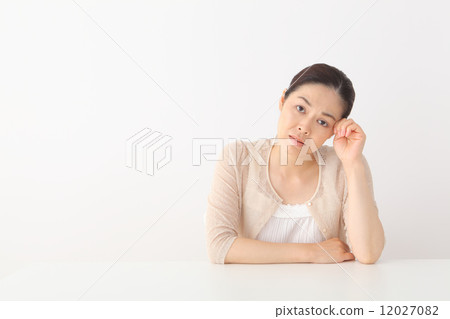 中年婦女的病情很糟糕 中年婦女的病情很糟糕 12027082