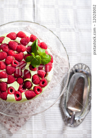 Pistachio mousse cake, cheesecake with raspberry 12028002
