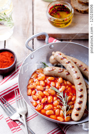 Grilled sausages with beans in tomato sauce Grilled sausages with beans in tomato sauce 12028006