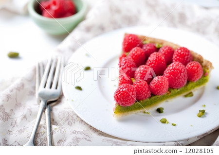 Fresh raspberry and pistachio cream tart Fresh raspberry and pistachio cream tart 12028105