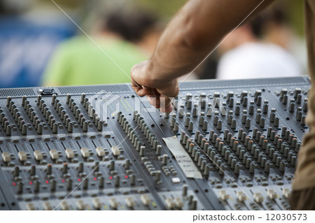 Audio mixer 12030573