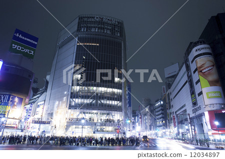 Shibuya where neon has disappeared with power saving 12034897
