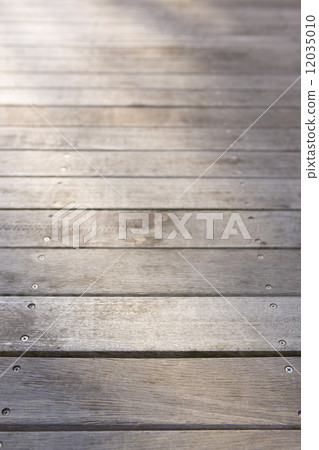 Wood deck 12035010