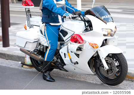 人物 男女 日本人 照片 騎著摩托車的警察 關東地區 兩輪ch 首頁 照片