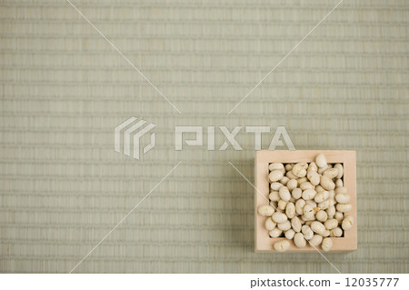 Tatami and roasted soybeans Tatami and roasted soybeans 12035777