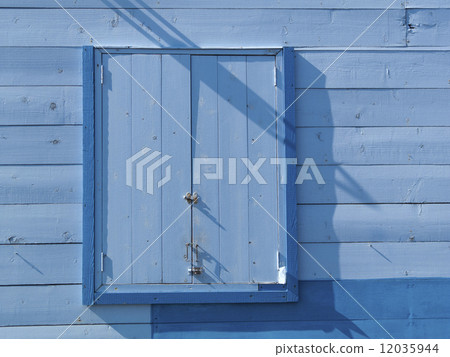 Board wall and window 12035944