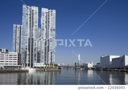 High-rise apartment in the coastal area 12036093