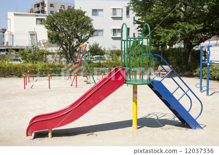 公園滑梯 12037336