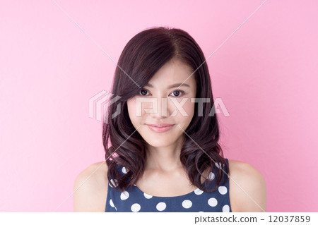 Middle women Middle women 12037859