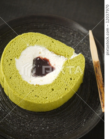 Rice cream roll cut image (high angle) Rice cream roll cut image (high angle) 12037970