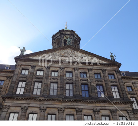 The "royal palace" built in Dam Square in Amsterdam 12039318