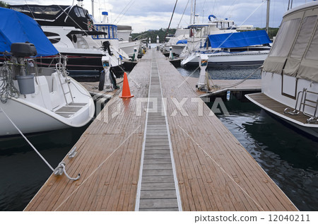 Marina 12040211
