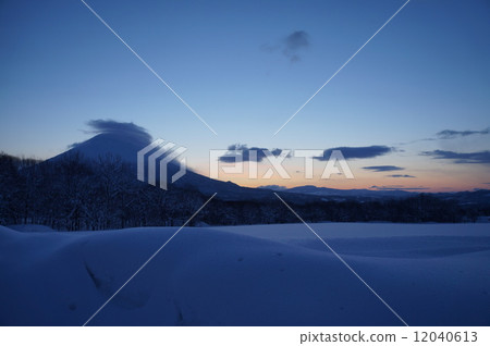 冬天山和日出 12040613