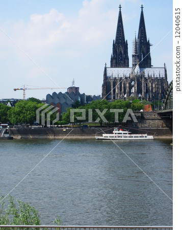 科隆大教堂和萊茵河 12040615
