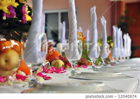 Table setting 12040874