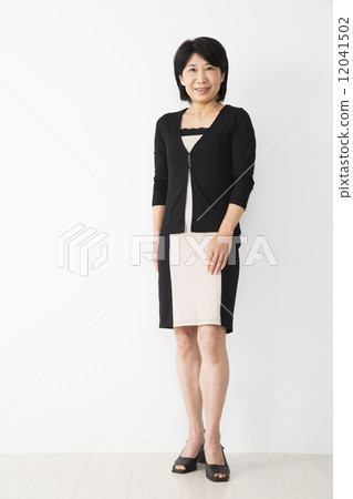 Middle-aged female 12041502