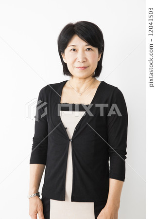 Middle-aged female 12041503