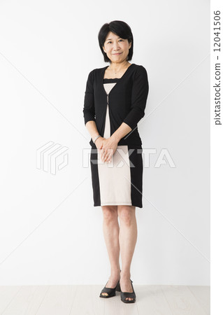 Middle-aged female 12041506