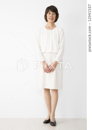 Middle-aged female 12041587