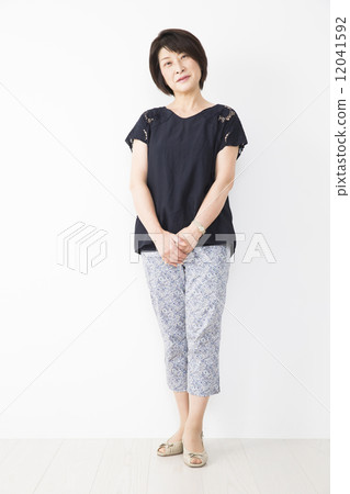 Middle-aged female 12041592