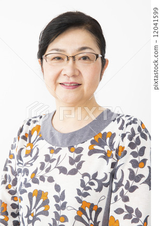 Middle-aged female 12041599